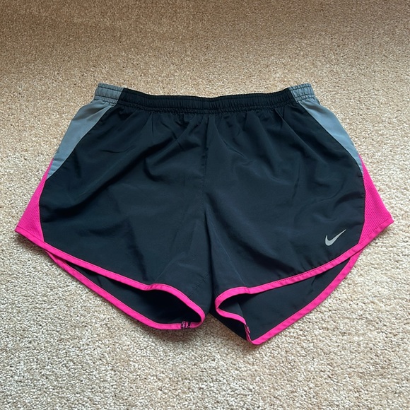 Nike Shorts - Picture 1 of 5